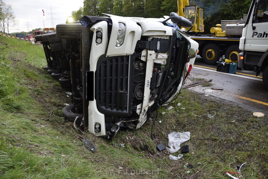 VU Gefahrgut LKW umgestuerzt A 4 Rich Koeln Hoehe AS Gummersbach P374.JPG - Miklos Laubert